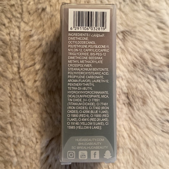 NIB Huda Beauty Interview Matte Lipstick - Picture 2 of 9